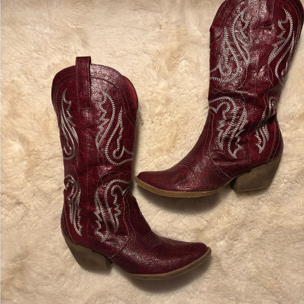 Stylish Red Heeled Boots - Picture 2 of 3